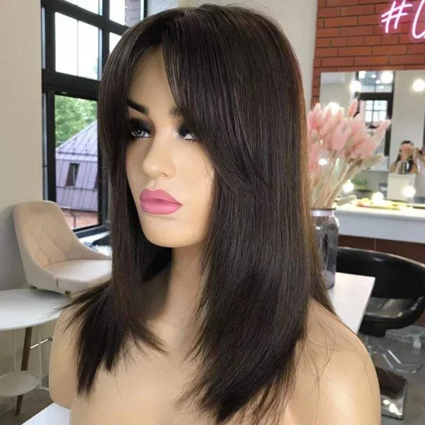 شعر طبيعي بني غامق ، قَصة متوسطة ذات غرة أمامية وطبقات جانبية ناعمة كثافة طبيعية طول 14 انش